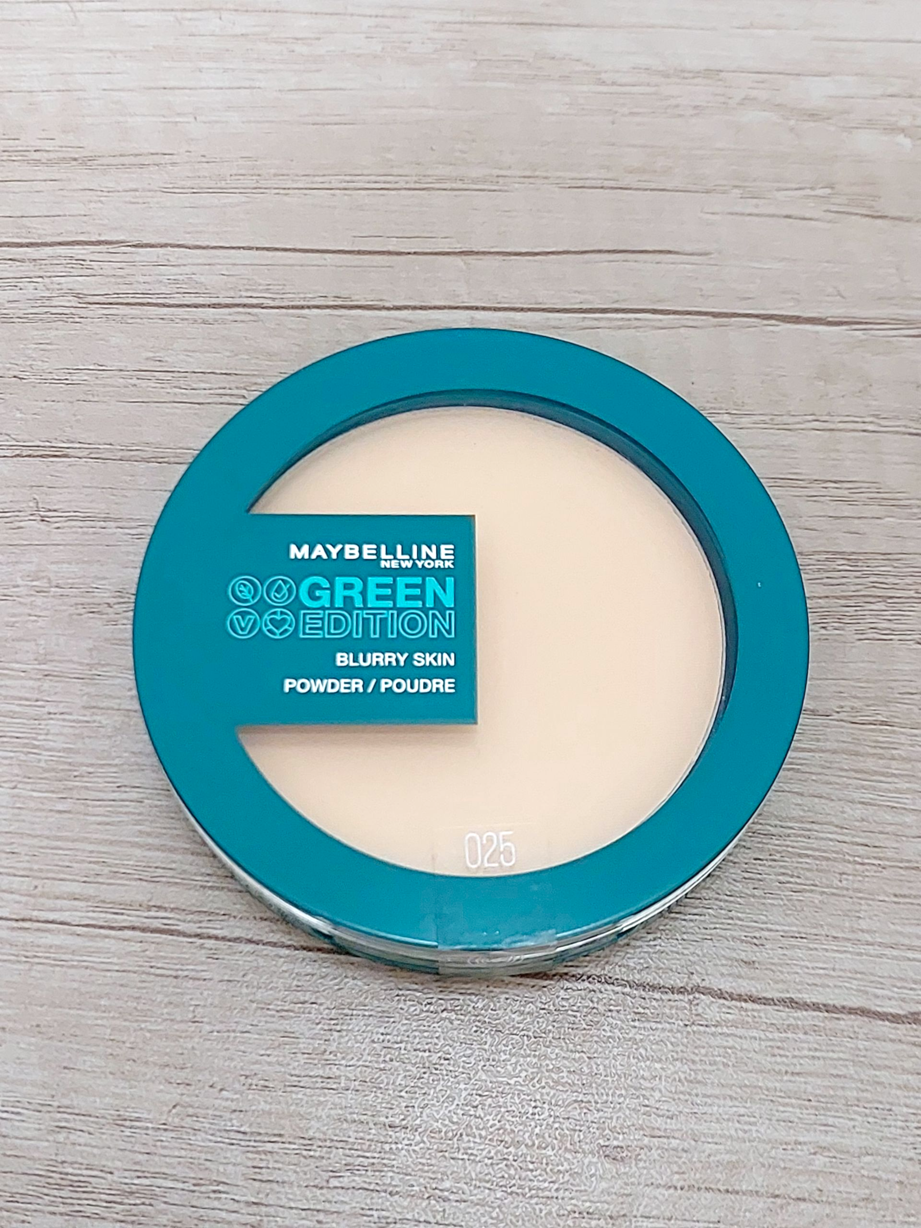 Maybelline Green Edition Blurry Skin Powder (25)